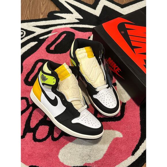 Jordan 1 Retro High White Black Volt University Gold Size 9 - Brand New - Picture 1 of 16